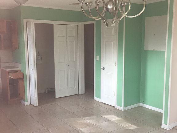 5th image of 253 Etta St
