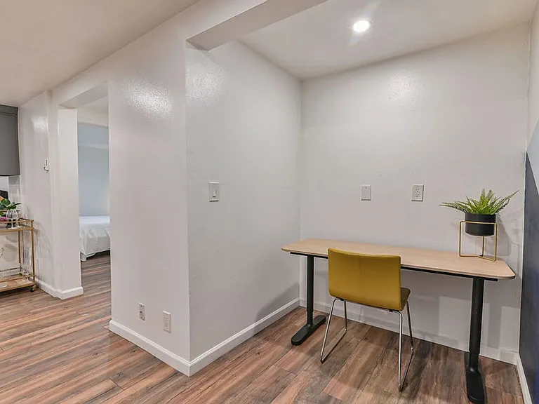 823 Nob Hill Ave N — Photo 14
