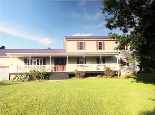 82 Rocky Knob Rd, Gay, WV 25244