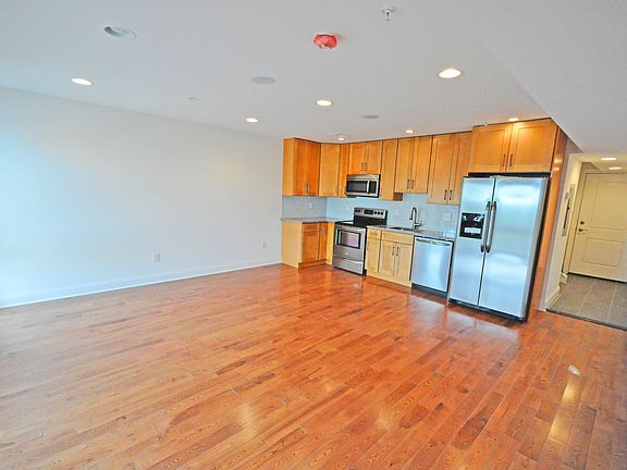 4th image of 2566 Frankford Ave #3