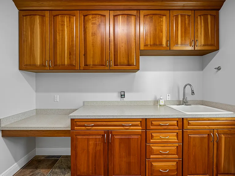 926 Cordova Blvd NE — Photo 10