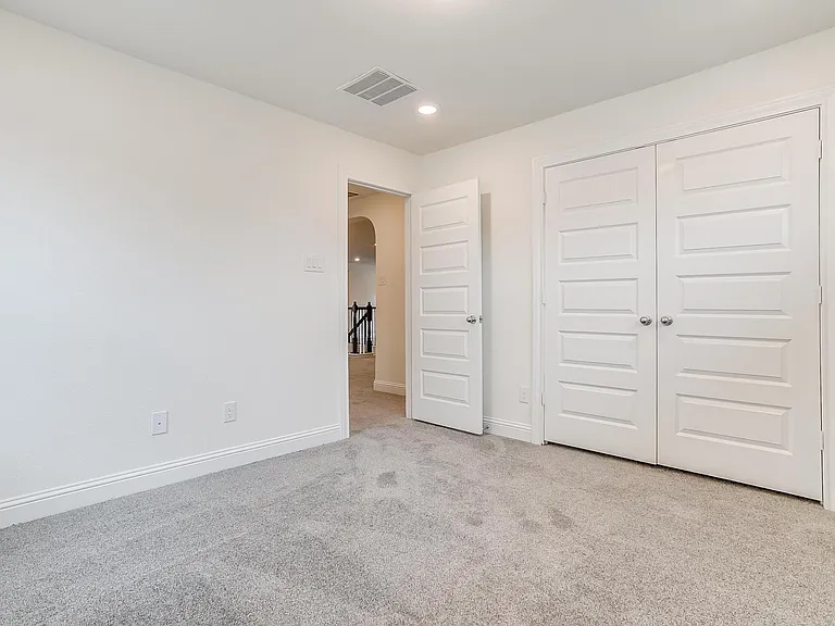 9836 Derbyshire Dr — Photo 70
