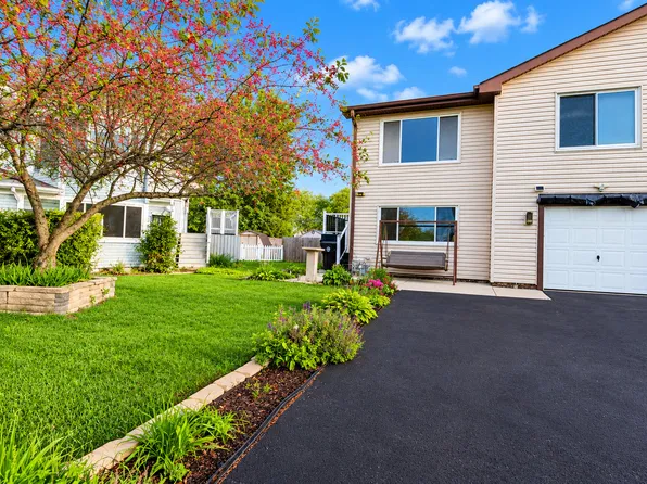 1550 Merrimac Ln N, Hanover Park, IL 60133