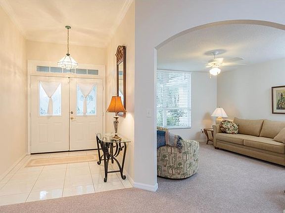 Entry and small den or offic