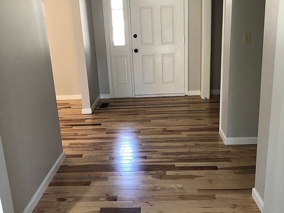 4th image of 130 Foothills Dr