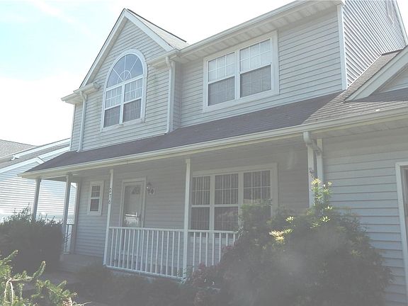 2nd image of 276 Crombie St