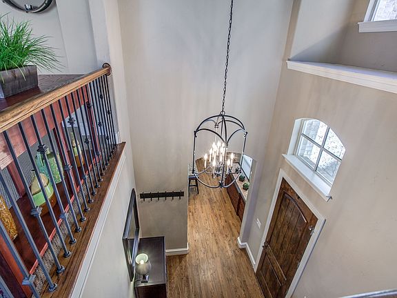 3rd image of 2609 Stoneleigh Cir