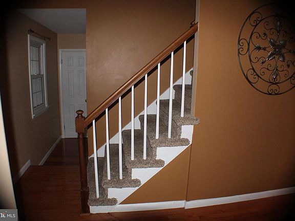 4th image of 365 Westwood Dr
