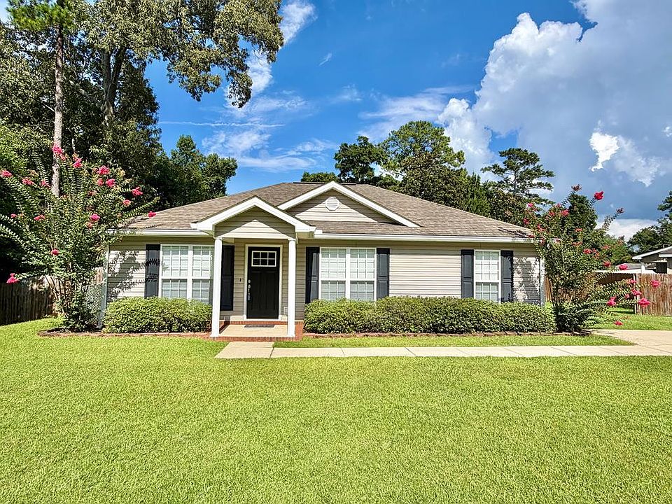 1st image of 212 Woodland Cir