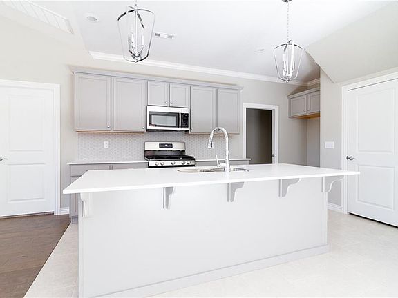 3rd image of 1512 Park St