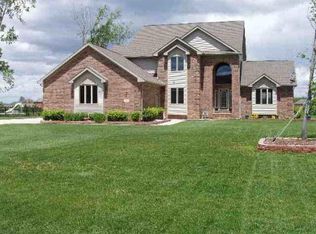 37830 Cedar Dr, New Boston, MI 48164