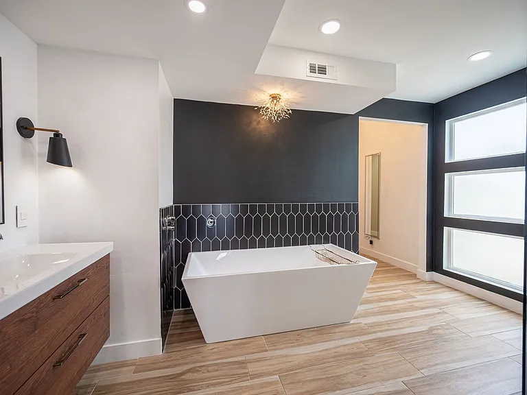 330 E Country Club Dr — Photo 54