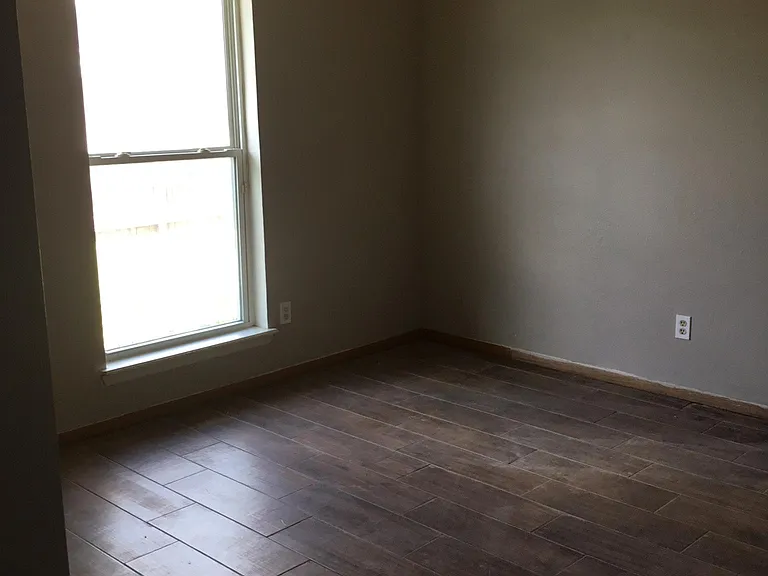 833 SE 14th St — Photo 5