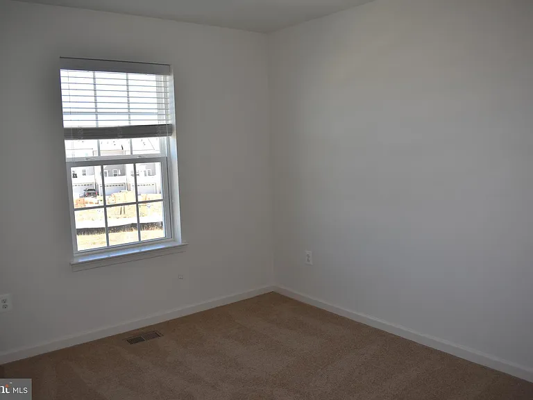 9421 Adelaide Ln — Photo 21