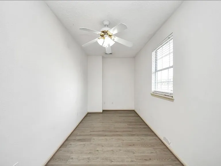 10535 Emnora Ln — Photo 43