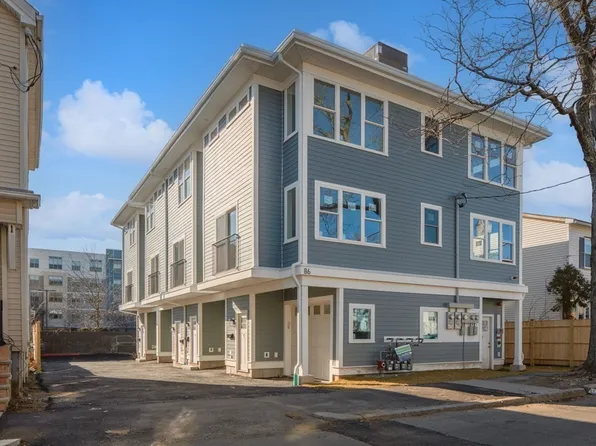 86 Blossom St #1, Chelsea, MA 02150