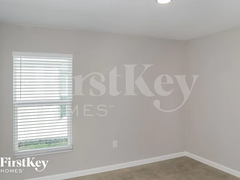 445 Earhart Dr — Photo 16