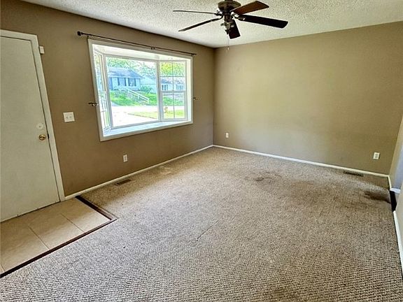 5th image of 917 Timberline Dr
