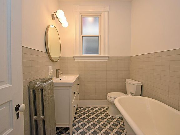 5th image of 1543 Pullan Ave