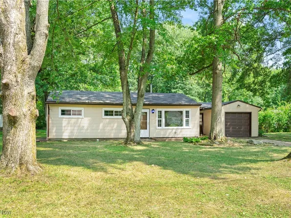 14553 Plum Creek Dr, Columbia Station, OH 44028