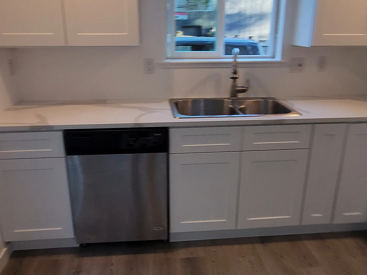 3 bed, 1.5 bath, 1100 sqft, $2,800 — Photo 2