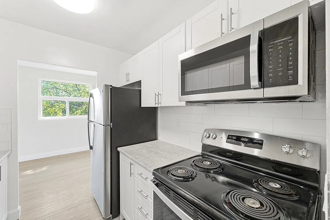 Embassy Tower Apartments — Photo 1