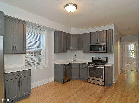 3rd image of 3083 N Davlin Ct