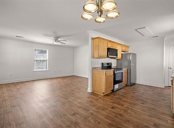 4th image of 415 W 33rd Ave