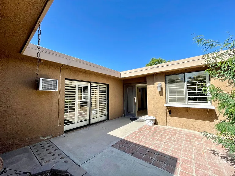 35 Malaga Dr — Photo 4