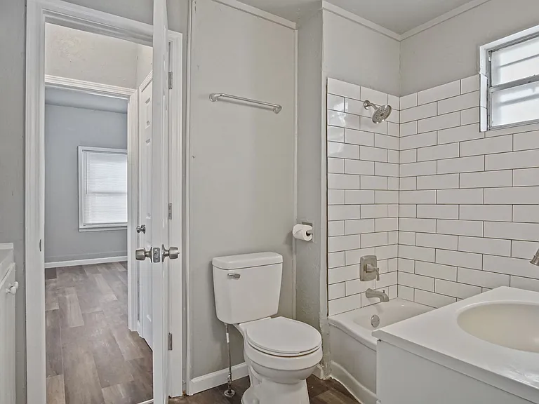 NW 34th St — Photo 12