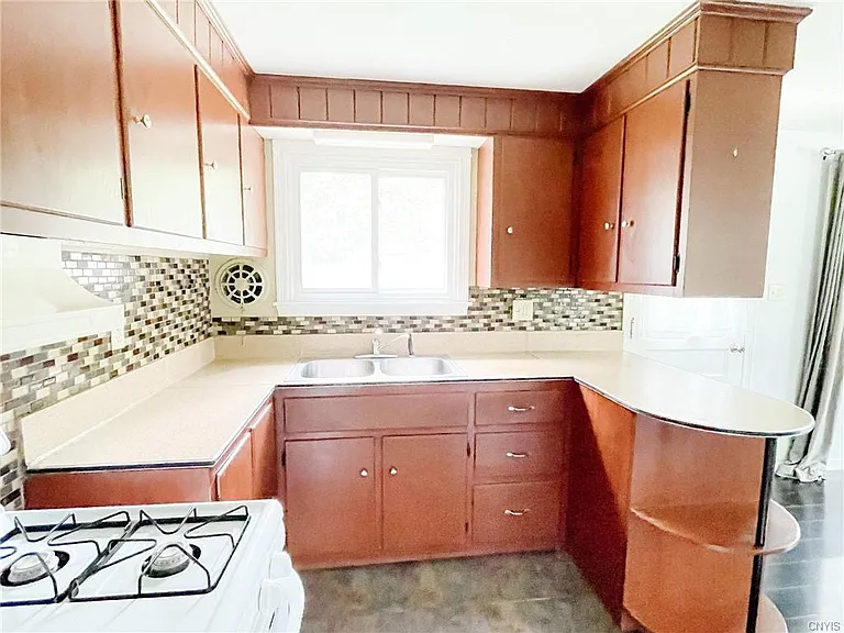 325 Homewood Dr — Photo 10