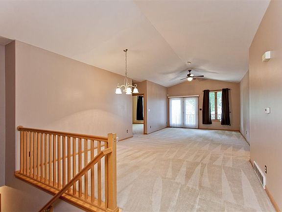 5th image of 928 Dorchester Pl NE