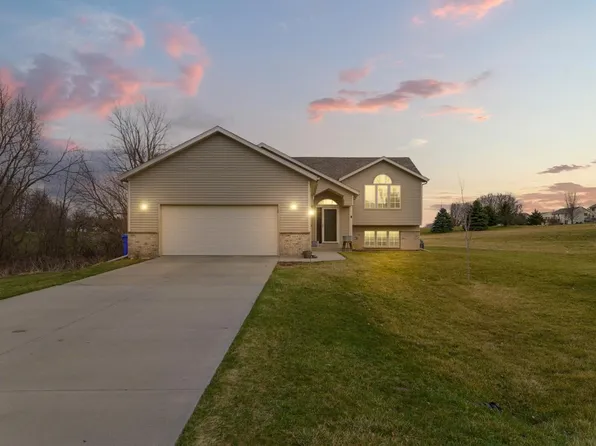 1004 22nd St NE, Kasson, MN 55944