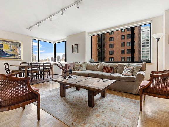 2nd image of 30 W 61st St APT 16D