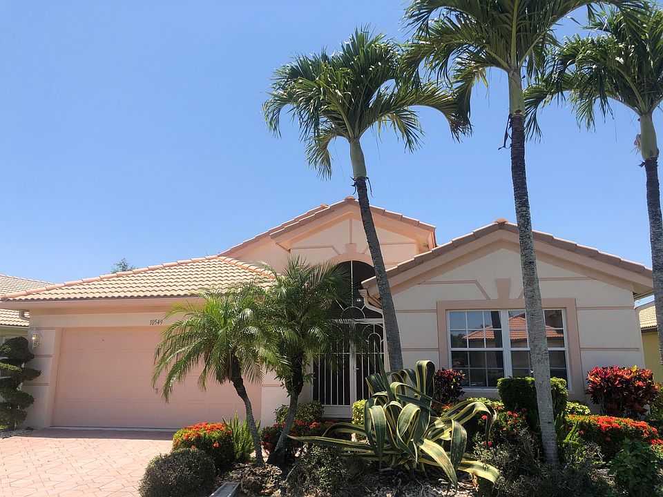 Home For Sale In Royal Lakes