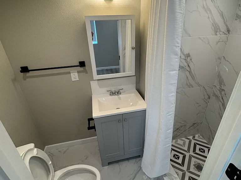 327 3/4 N Chicago St #327-3/4 — Photo 6