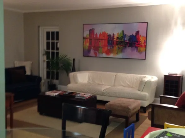 10615 Queens Boulevard image 1 of 8