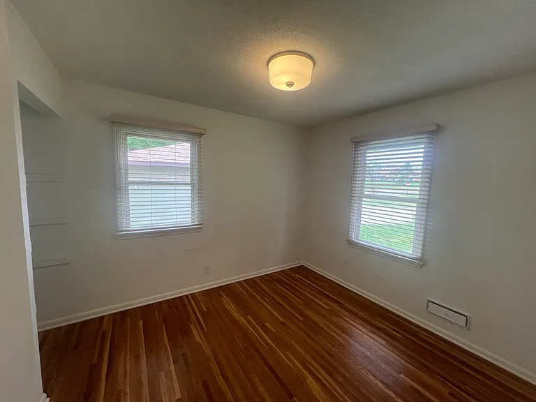 8507 Penn Cir — Photo 21