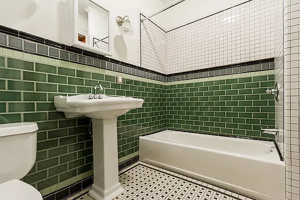 Rented by Dixon Advisory USA Inc. | media 56