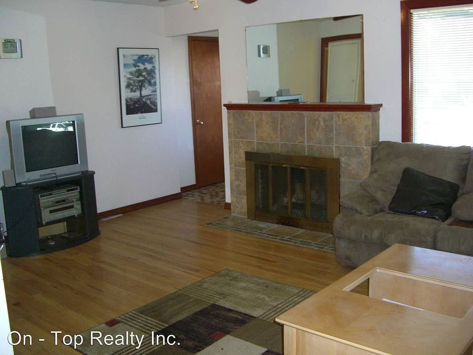 2nd image of 1129 W Carlisle Ave