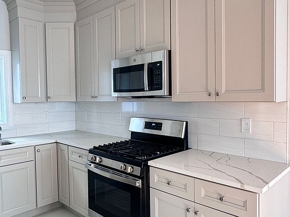 5th image of 286 Dewey Ave #1