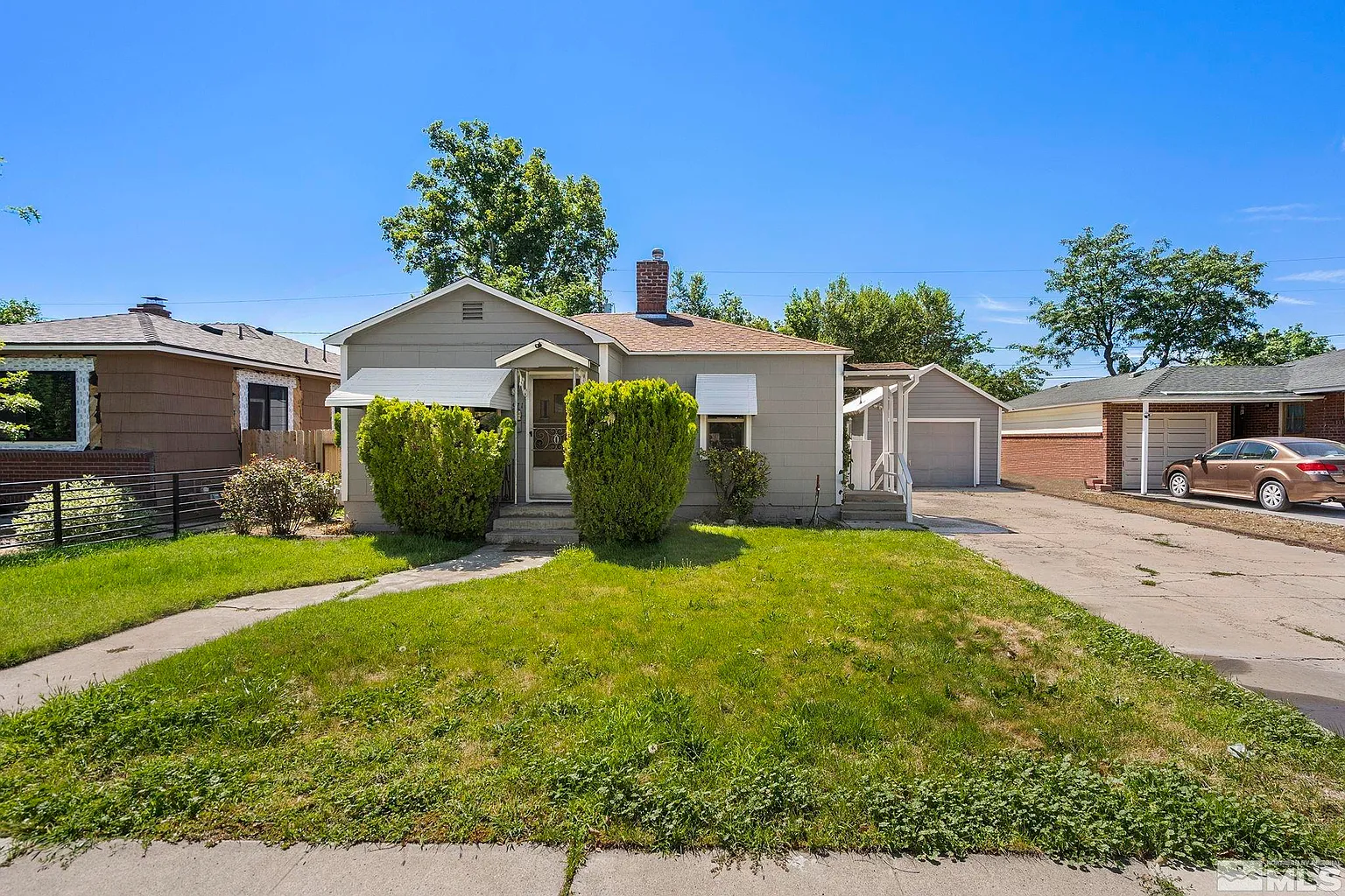 971 Lester Ave photo 1