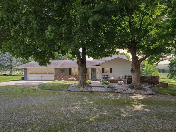 7840 Squawfield Rd, Pittsford, MI 49271