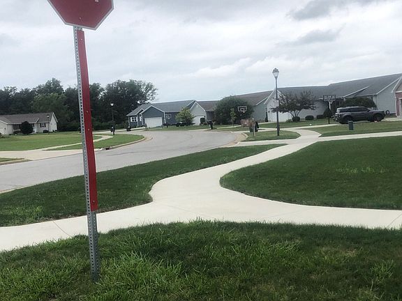 4th image of 276 Nathan Dr
