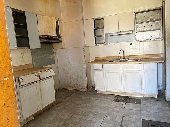 5th image of 203 N Lorel Ave