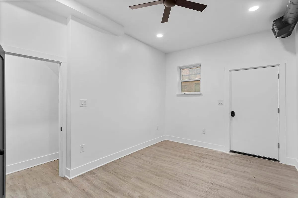 Building Photo - 2035 Forbes Ave #101