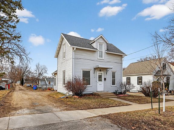 3rd image of 1013 2nd Ave NW