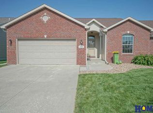 7559 Kentwell Ln, Lincoln, NE 68516