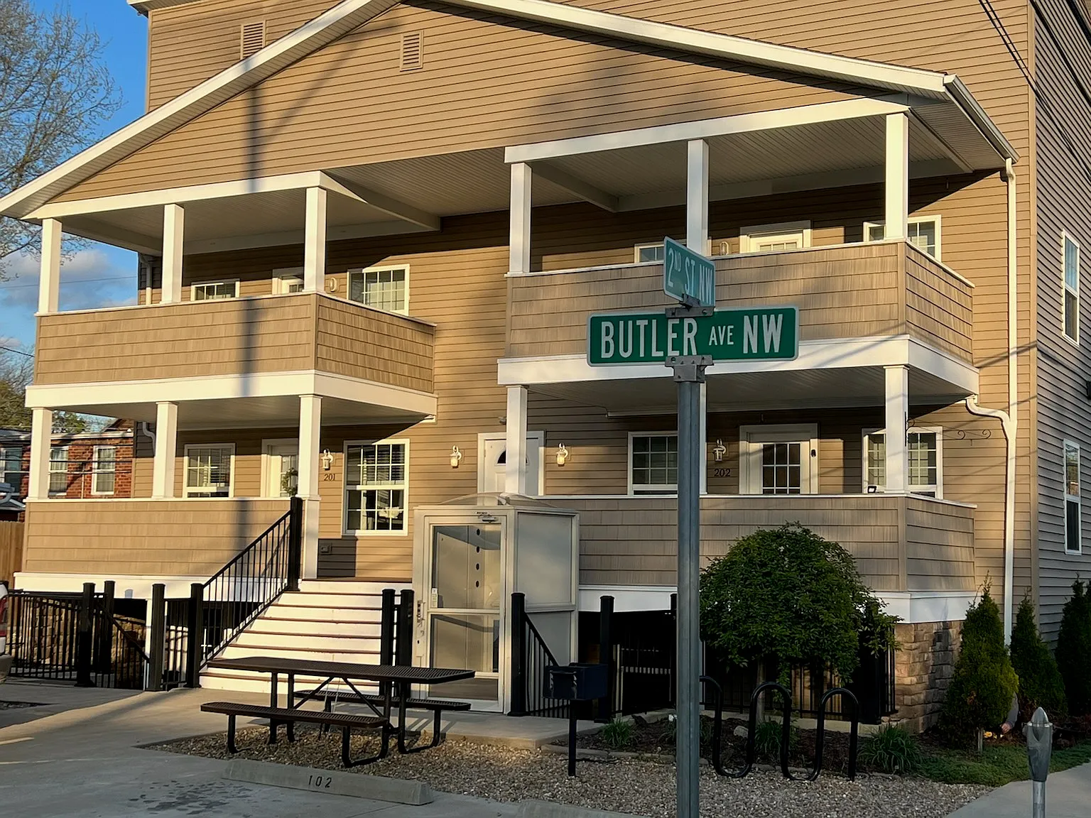 2 bed, $1,050 — Photo 1