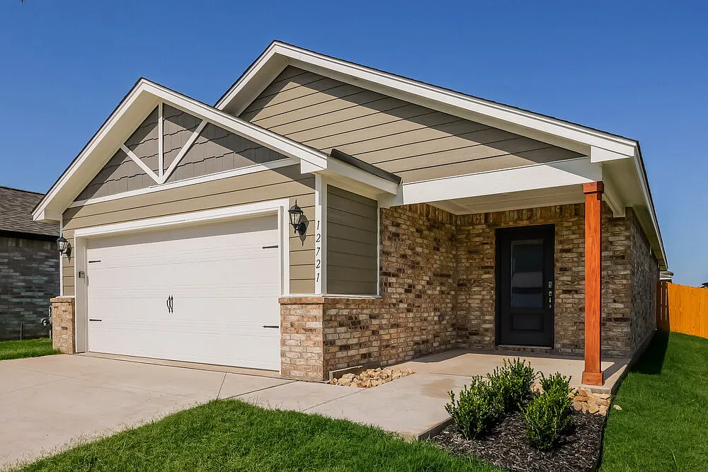 3 bed, 2.0 bath, 1642 sqft, $1,735 — Photo 3
